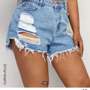 Light wash raw hem ripped denim shorts